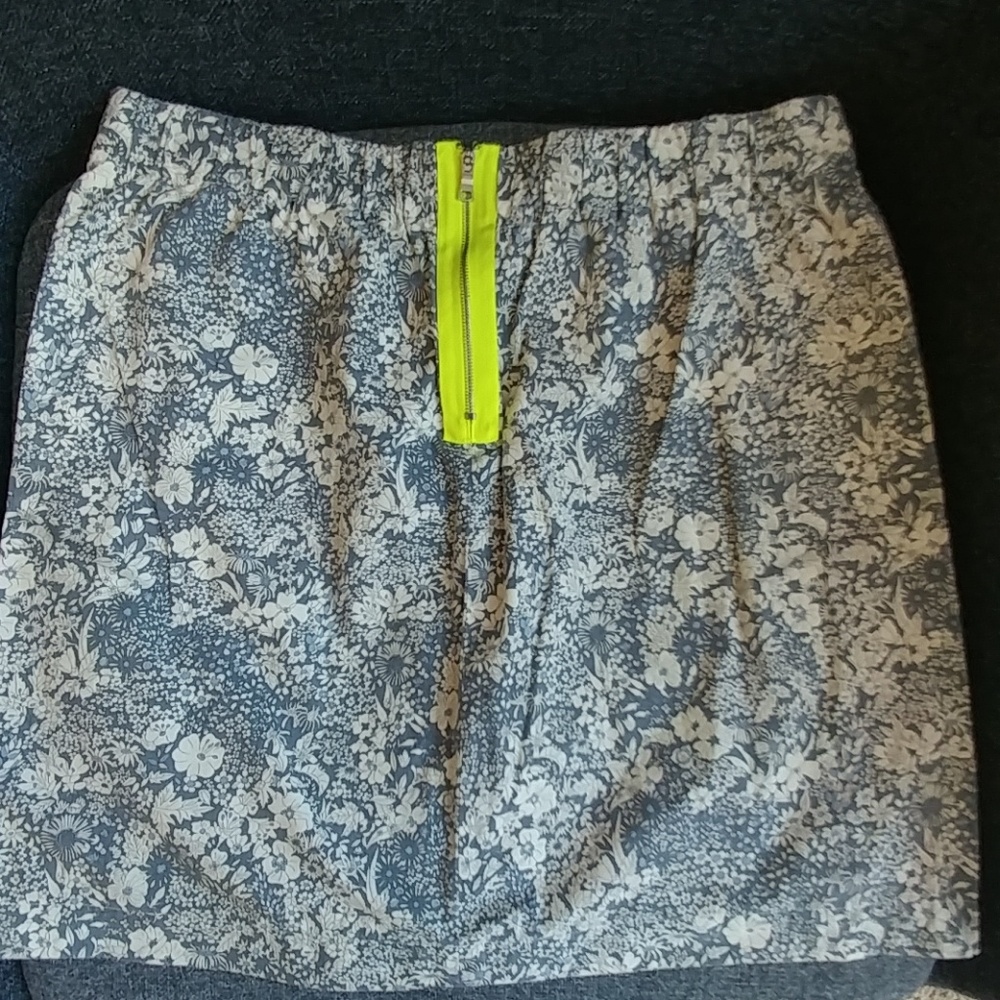 NEW J. Crew Floral Skirt, Size 4, Highlighter Zip!